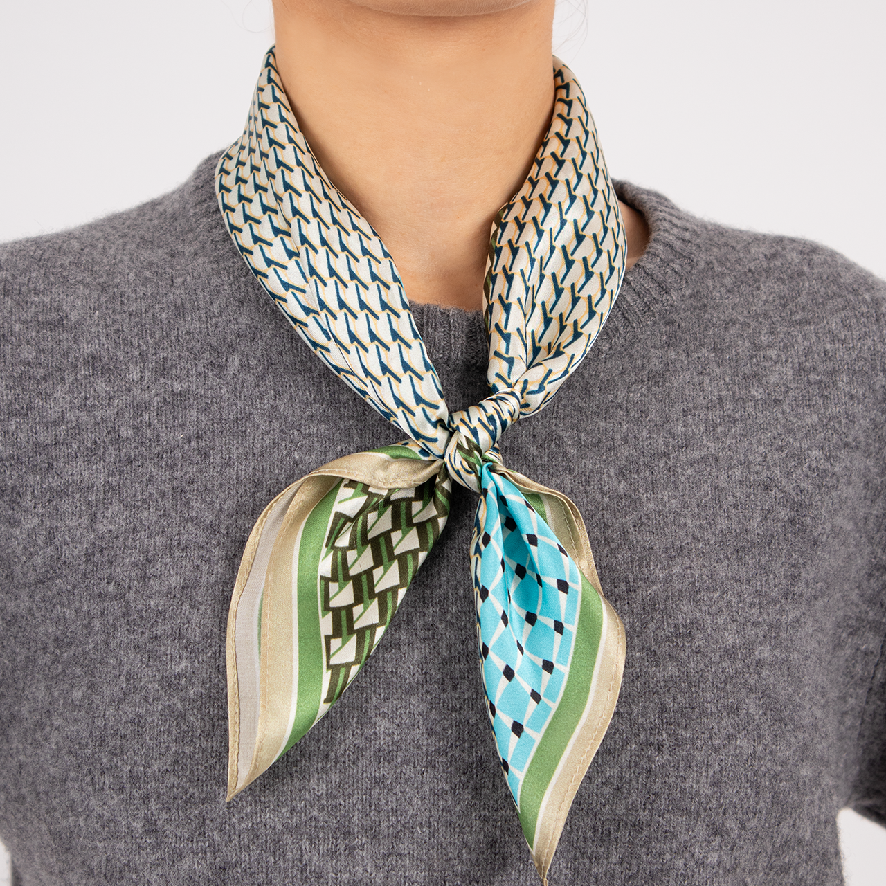 Siya Mullbärssilkes halsduk ALVA small 53x53 CM