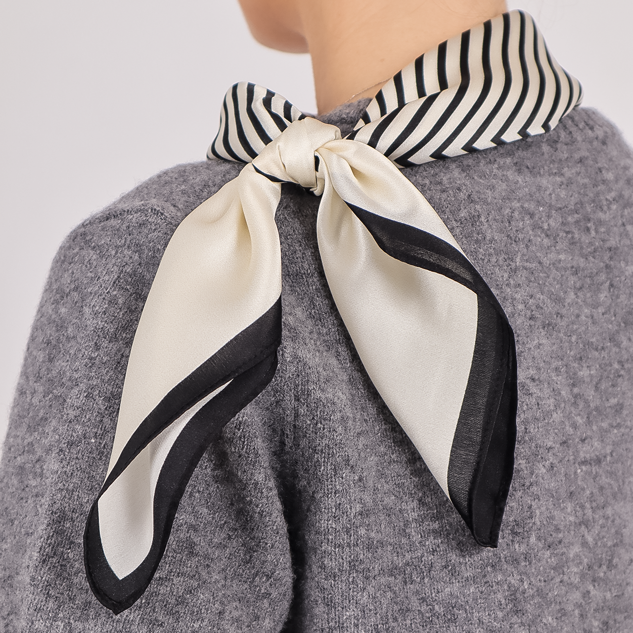 Siya Mullbärssilkes halsduk LUMI medium 65x65 CM