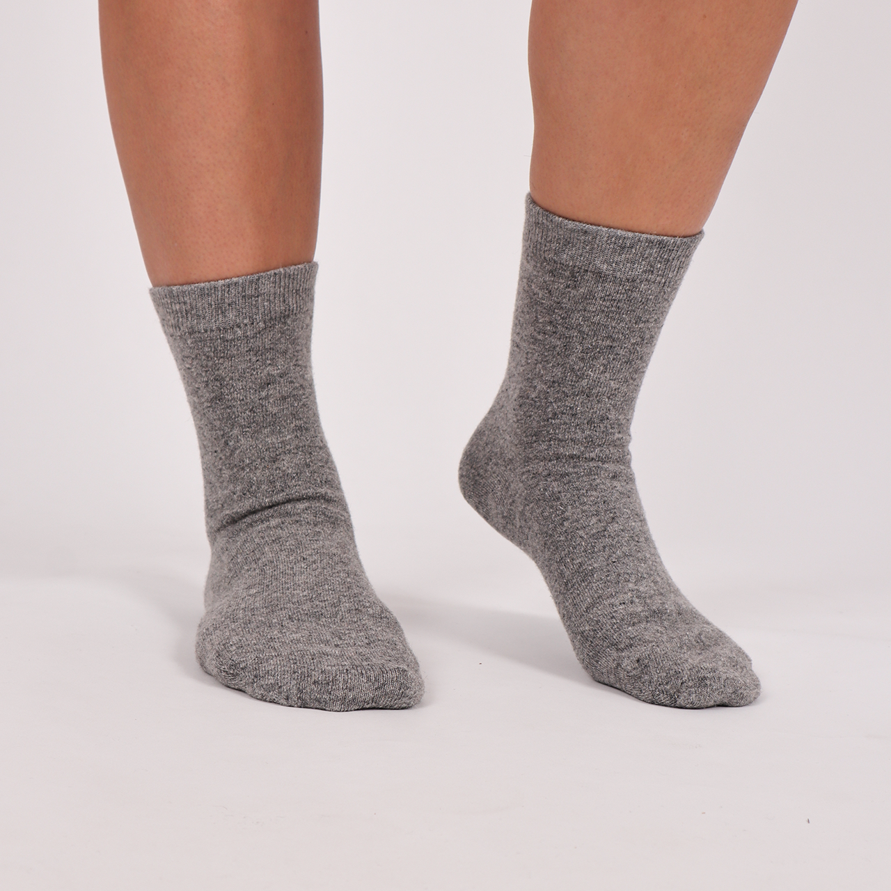 Set med 2 Siya Strumpor i mullbärssilke och ull i grå