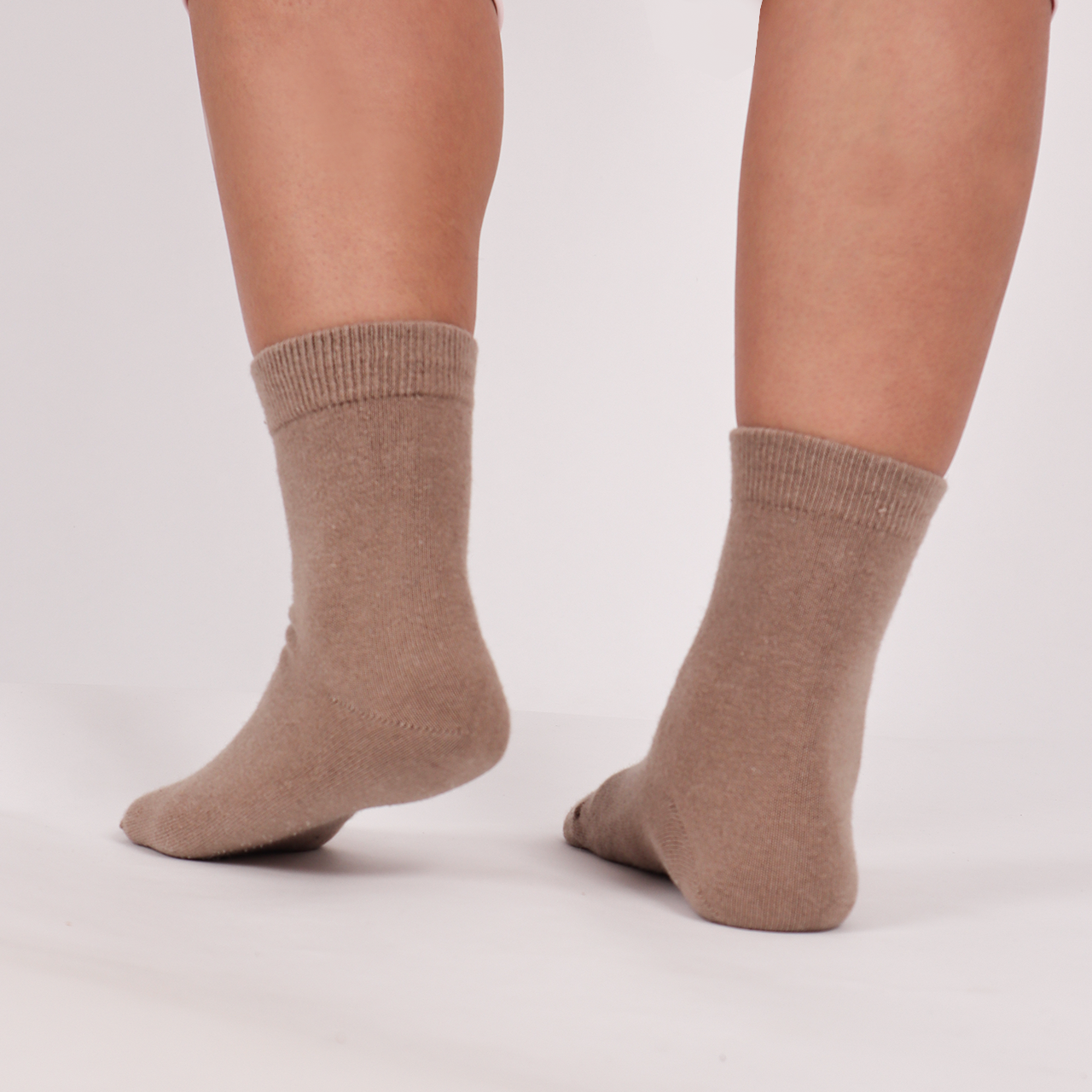 Set med 2 Siya Strumpor i mullbärssilke och ull i beige