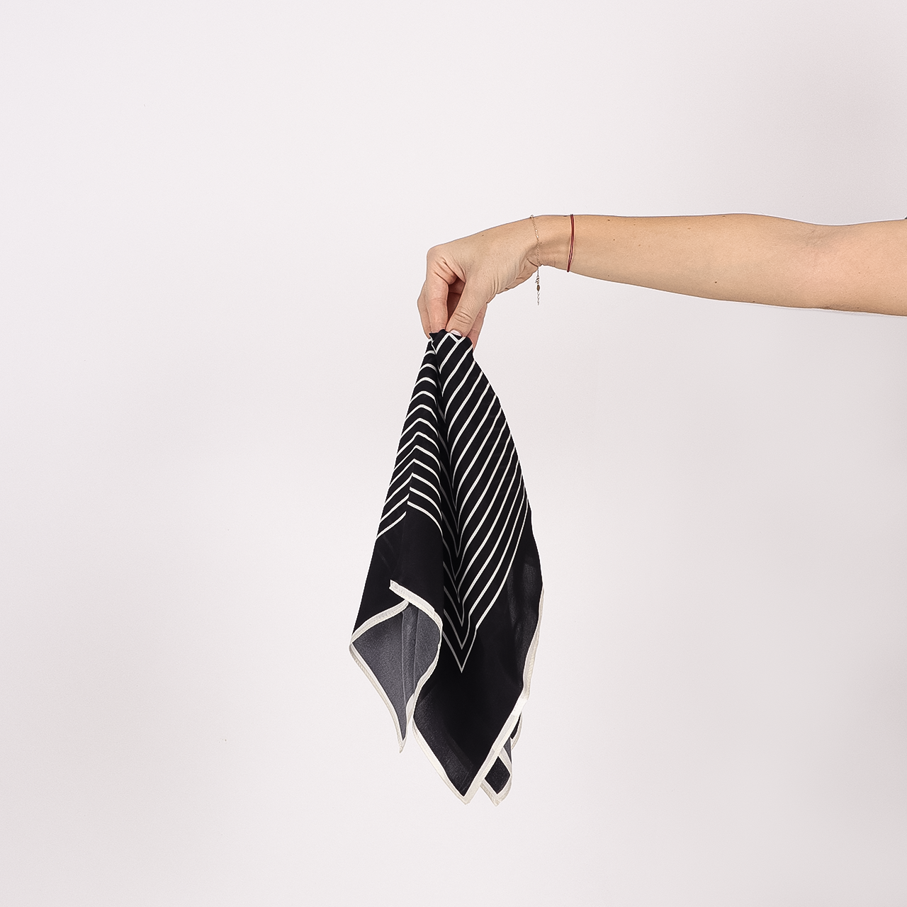 Siya Mullbärssilkes halsduk NOELLIE small 53x53 CM