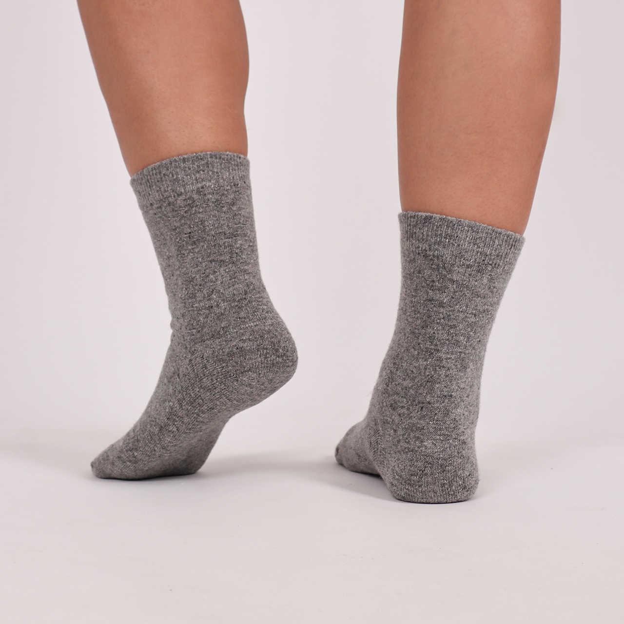 Set med 2 Siya Strumpor i mullbärssilke och ull i grå