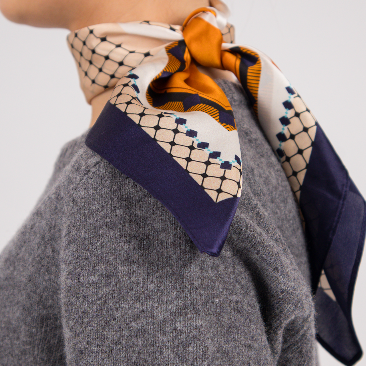 Siya Mullbärssilkes halsduk SOFIA medium 65x65 CM