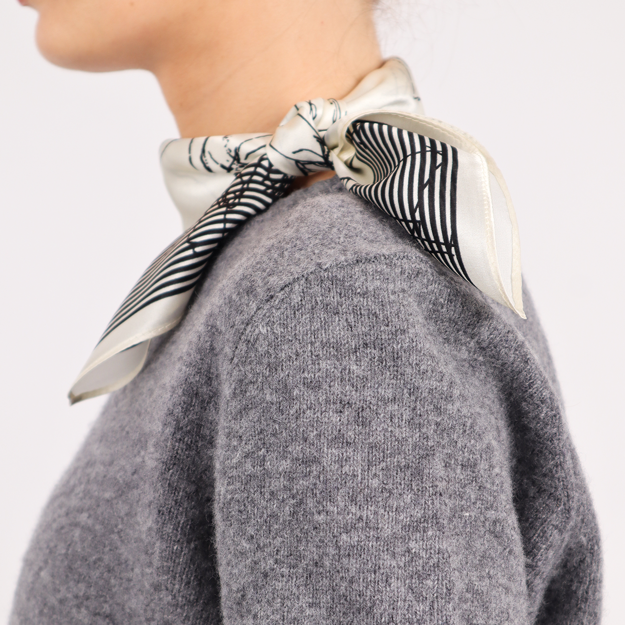 Siya Mullbärssilkes halsduk STELLA small 53x53 CM