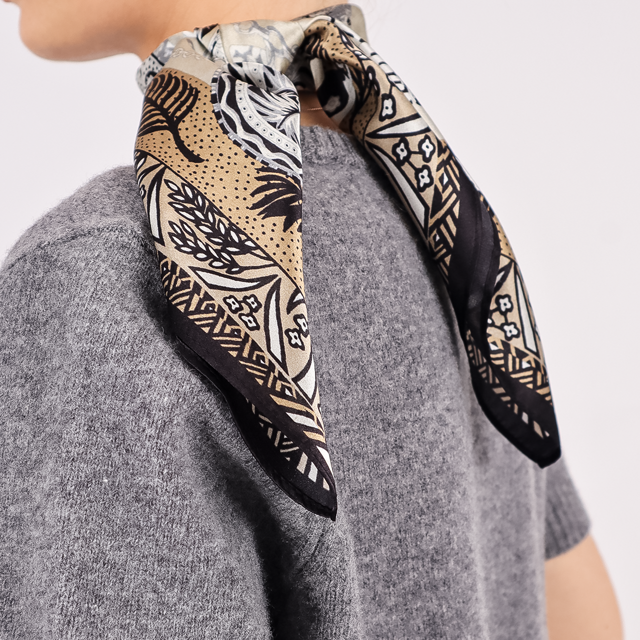 Siya Mullbärssilkes halsduk LUCIA medium 65x65 CM