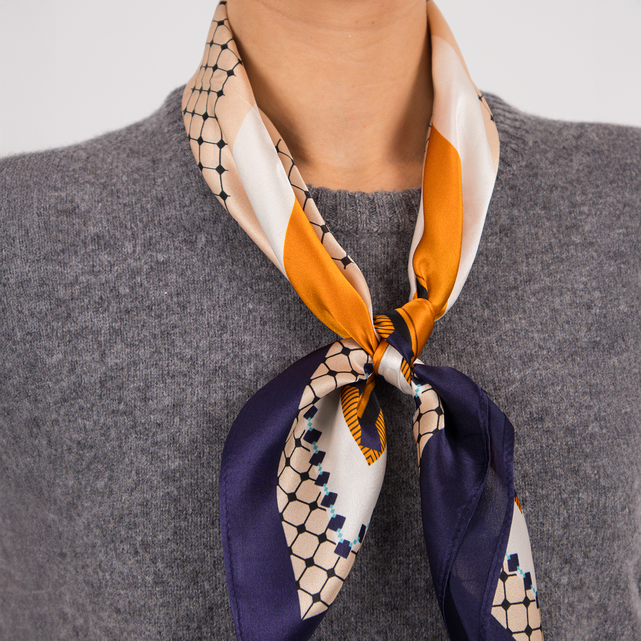 Siya Mullbärssilkes halsduk SOFIA medium 65x65 CM