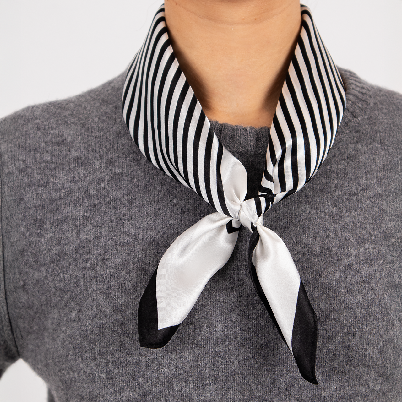 Siya Mullbärssilkes halsduk LUMI small 53x53 CM