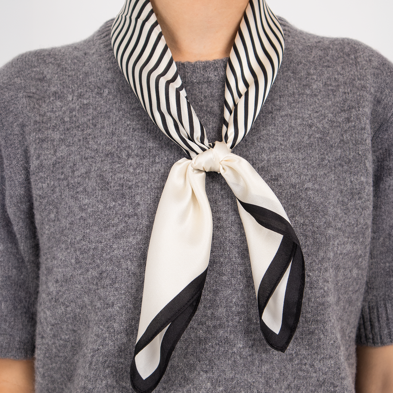 Siya Mullbärssilkes halsduk LUMI medium 65x65 CM