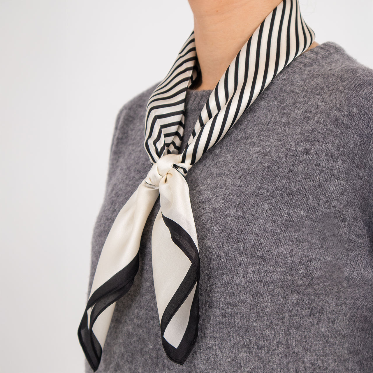 Siya Mullbärssilkes halsduk LUMI medium 65x65 CM